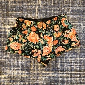Floral stretchy shorts